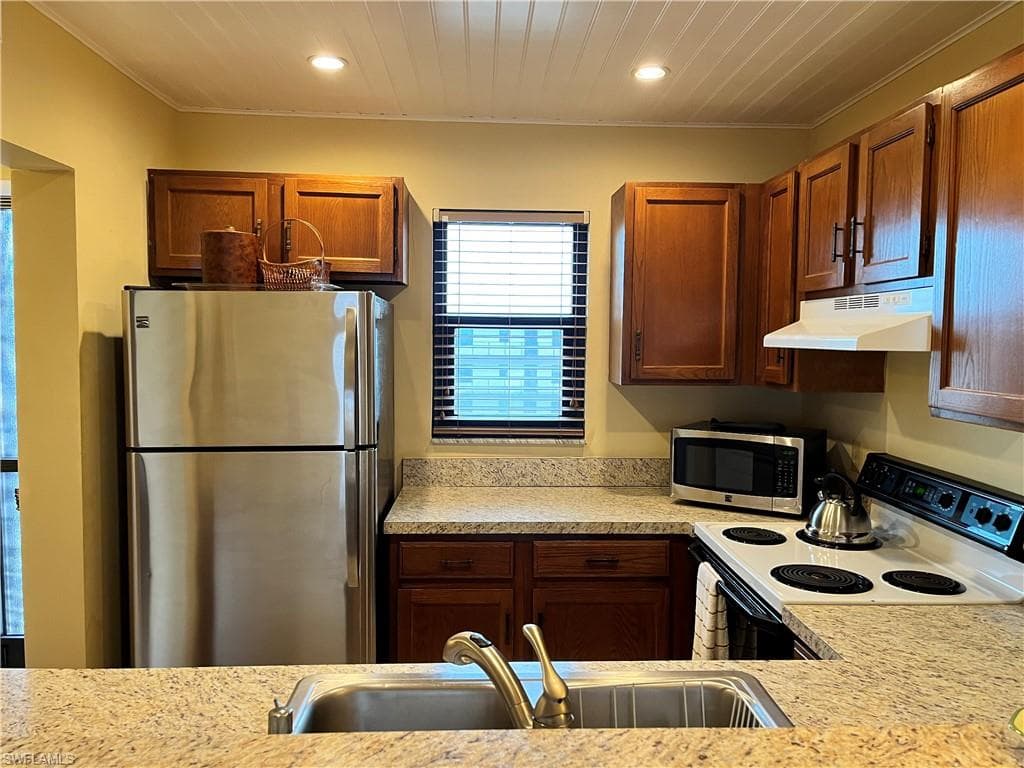 807 River Point DR # 304D, NAPLES FL 34102-9