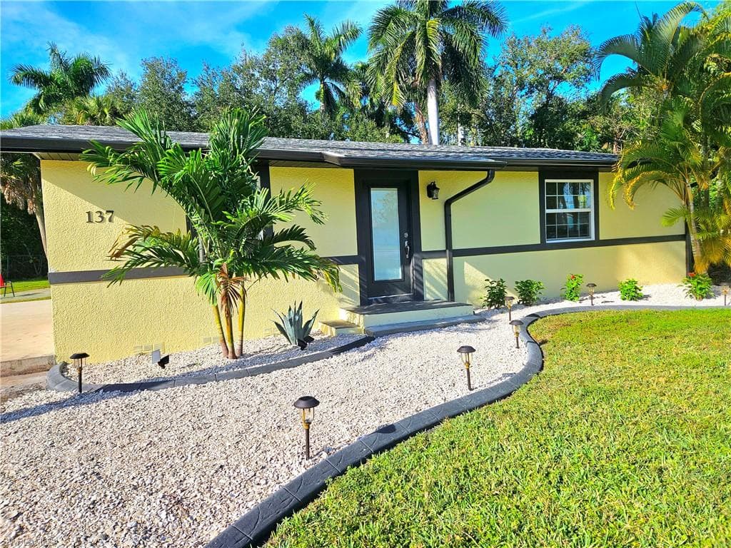 137 Dow LN, NORTH FORT MYERS FL 33917-1