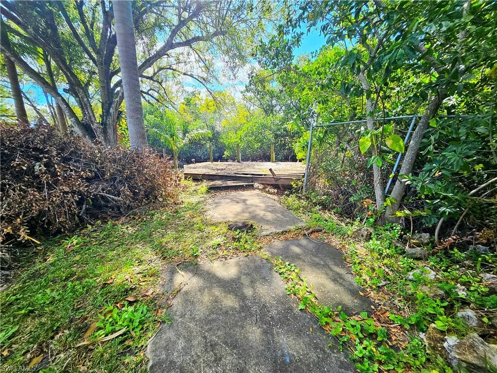 137 Dow LN, NORTH FORT MYERS FL 33917-4