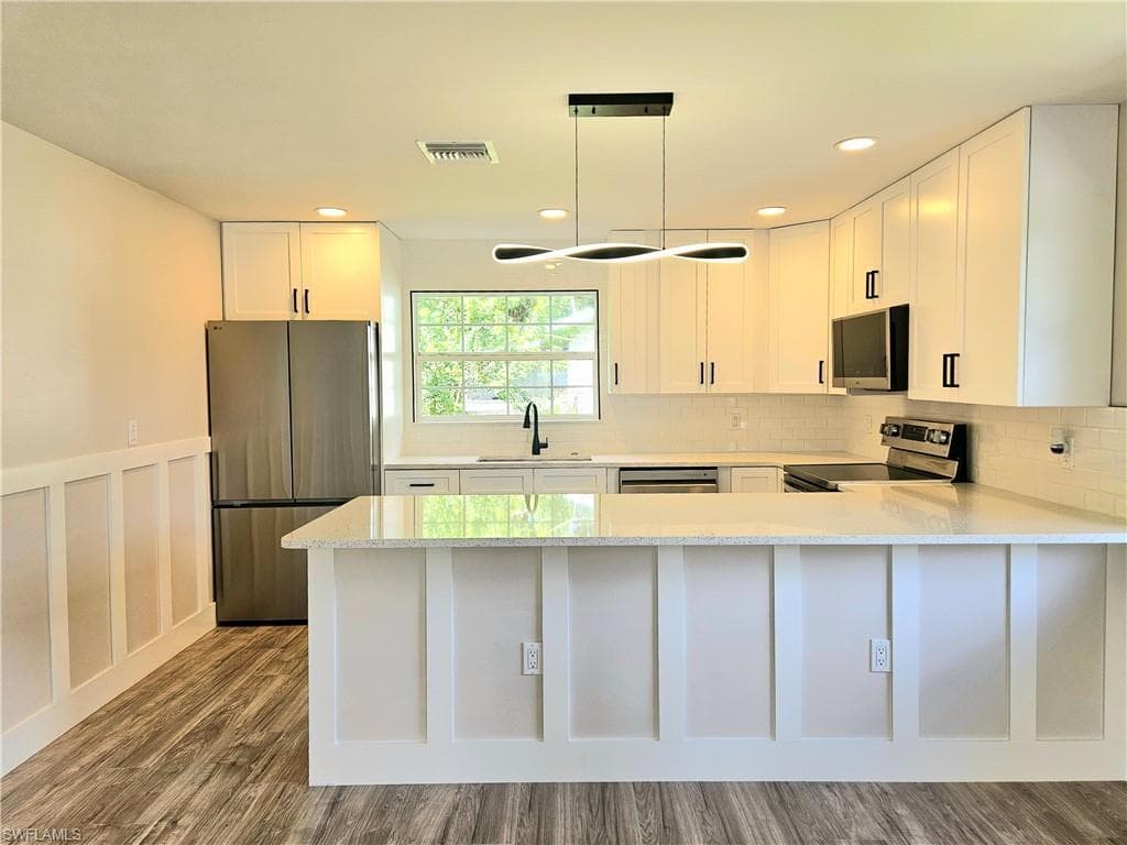 137 Dow LN, NORTH FORT MYERS FL 33917-8