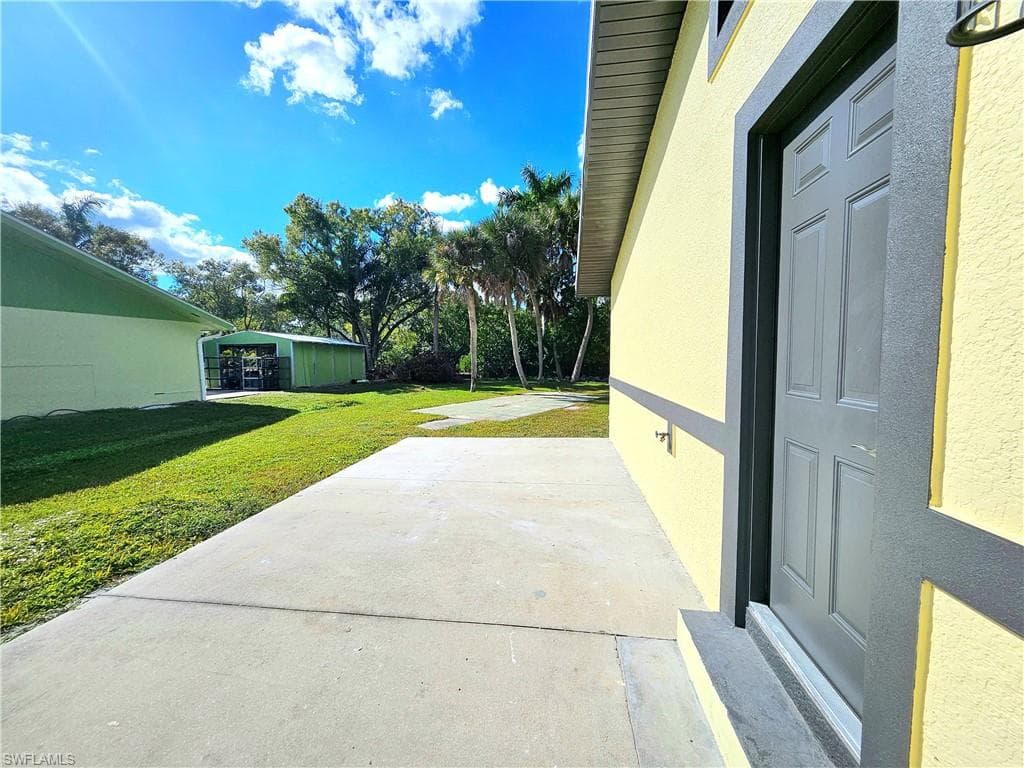 137 Dow LN, NORTH FORT MYERS FL 33917-30