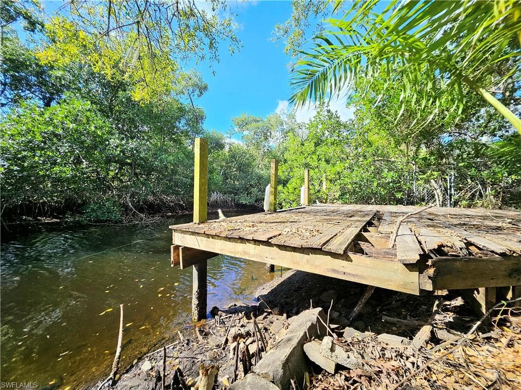 137 Dow LN, NORTH FORT MYERS FL 33917-3