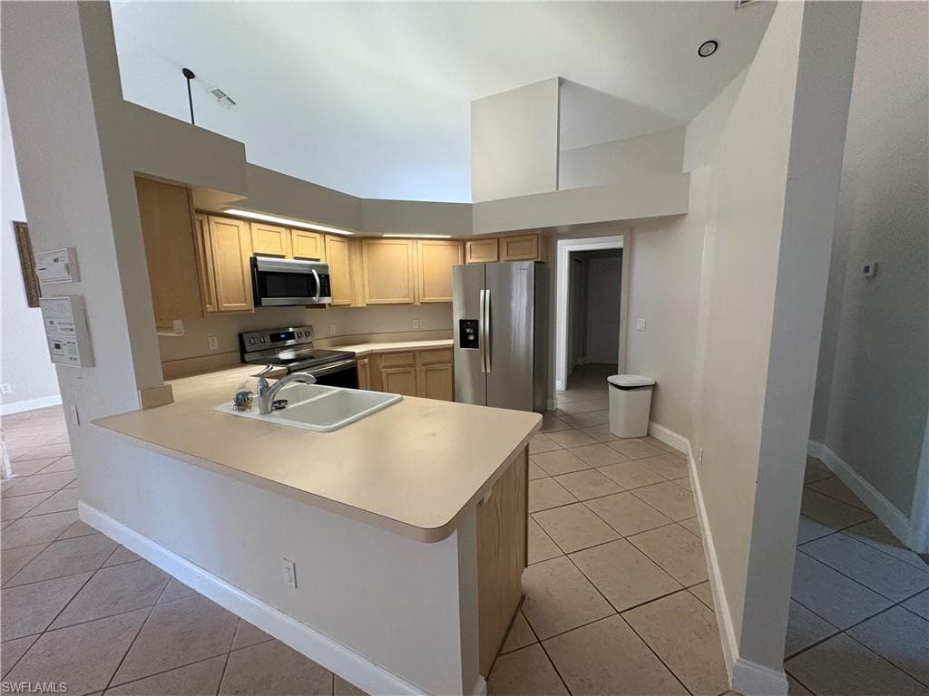 804 Bluebird ST, NAPLES FL 34104-4