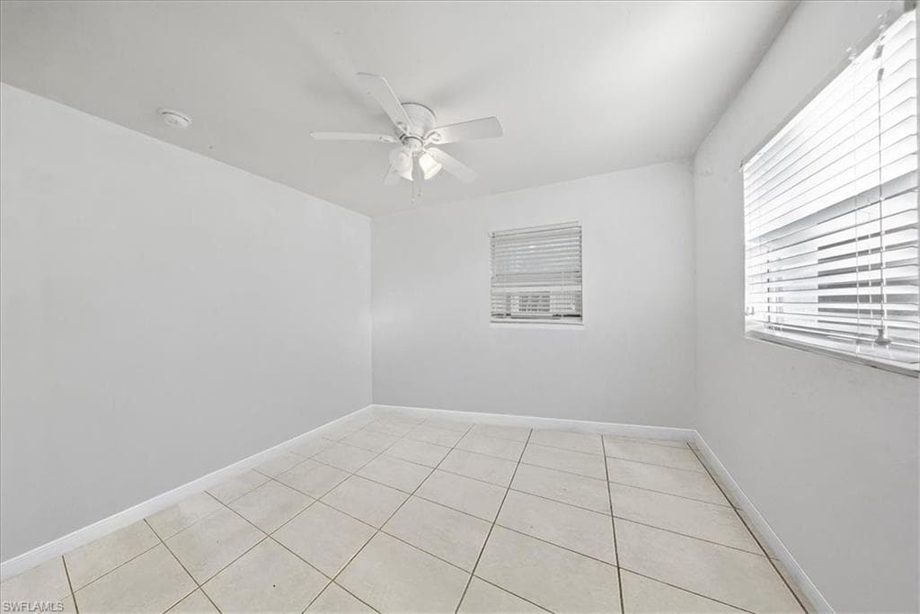 2463 Washington AVE, NAPLES FL 34112-32