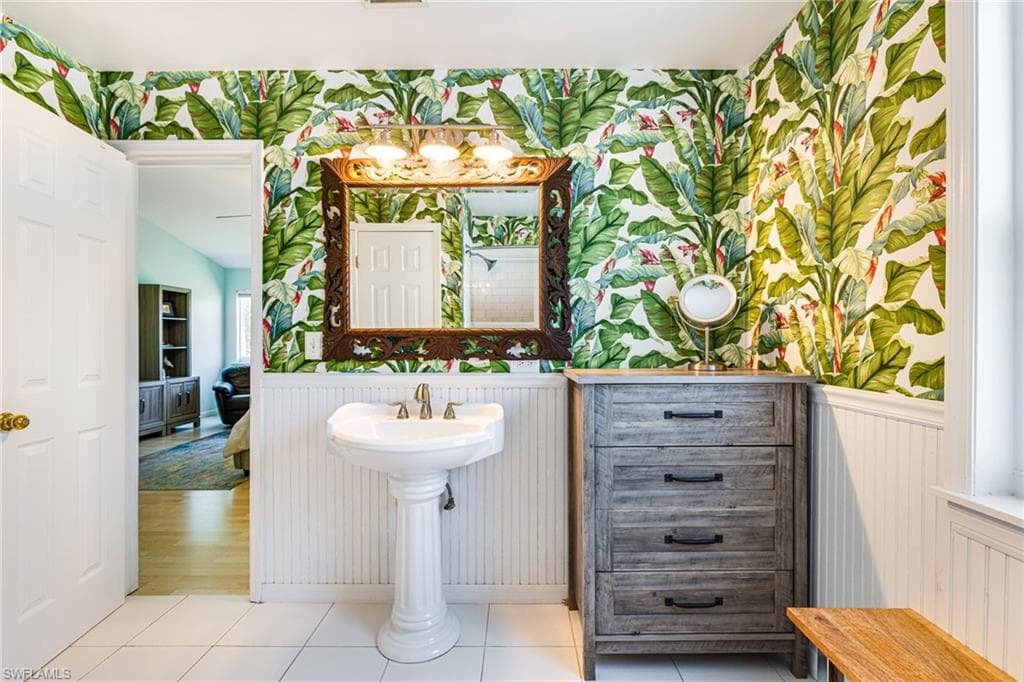 20520 Pine Tree LN, ESTERO FL 33928-15