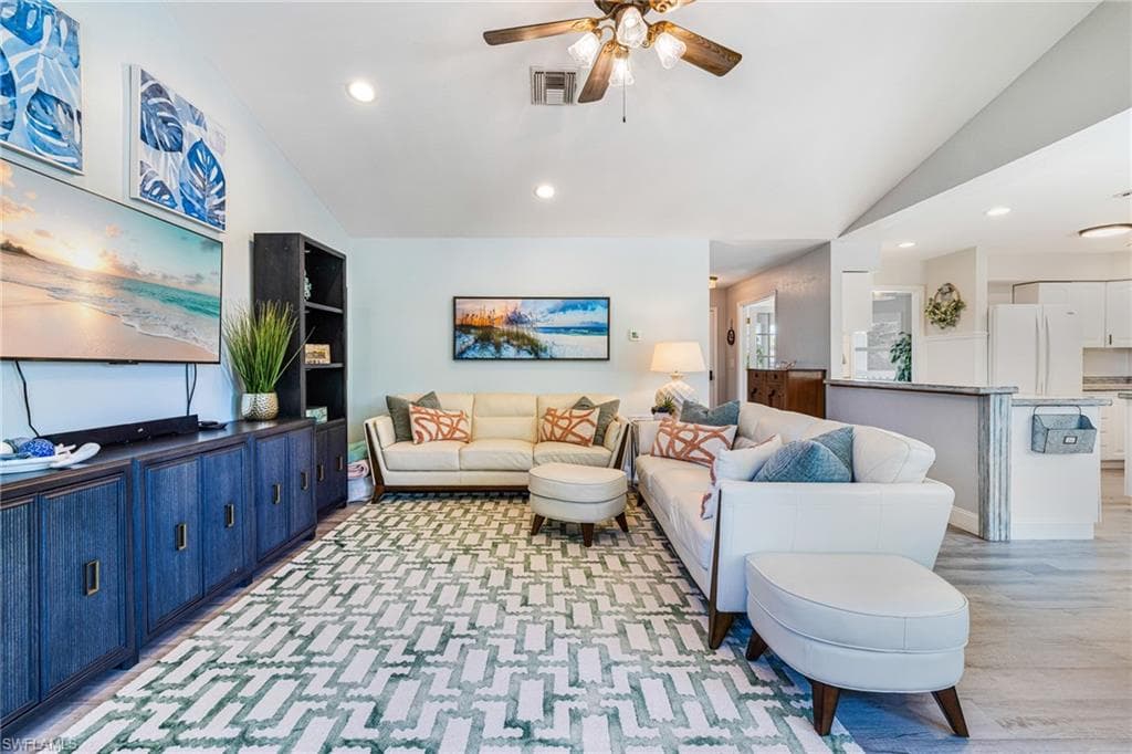 20520 Pine Tree LN, ESTERO FL 33928-2