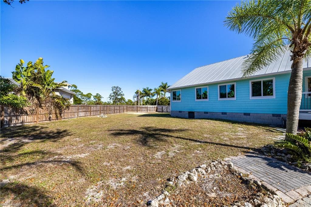 20520 Pine Tree LN, ESTERO FL 33928-27