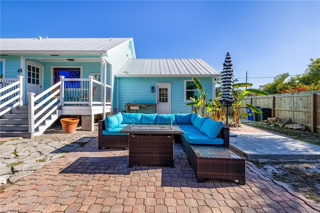 20520 Pine Tree LN, ESTERO FL 33928-23