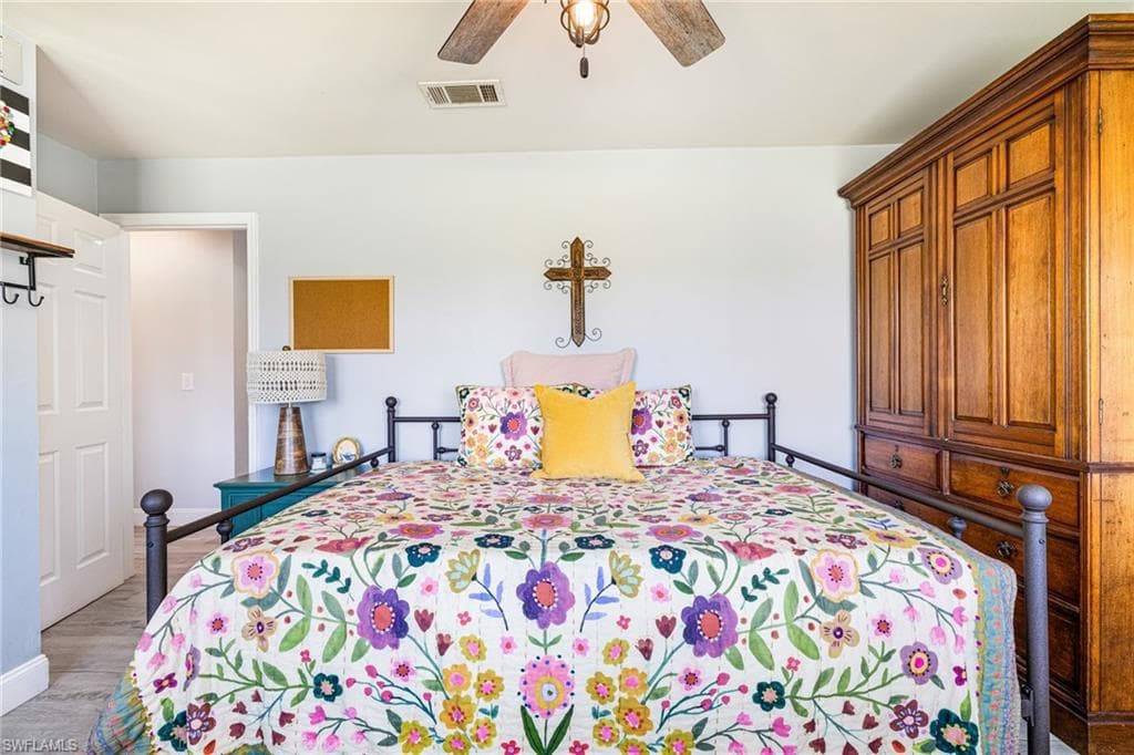 20520 Pine Tree LN, ESTERO FL 33928-17