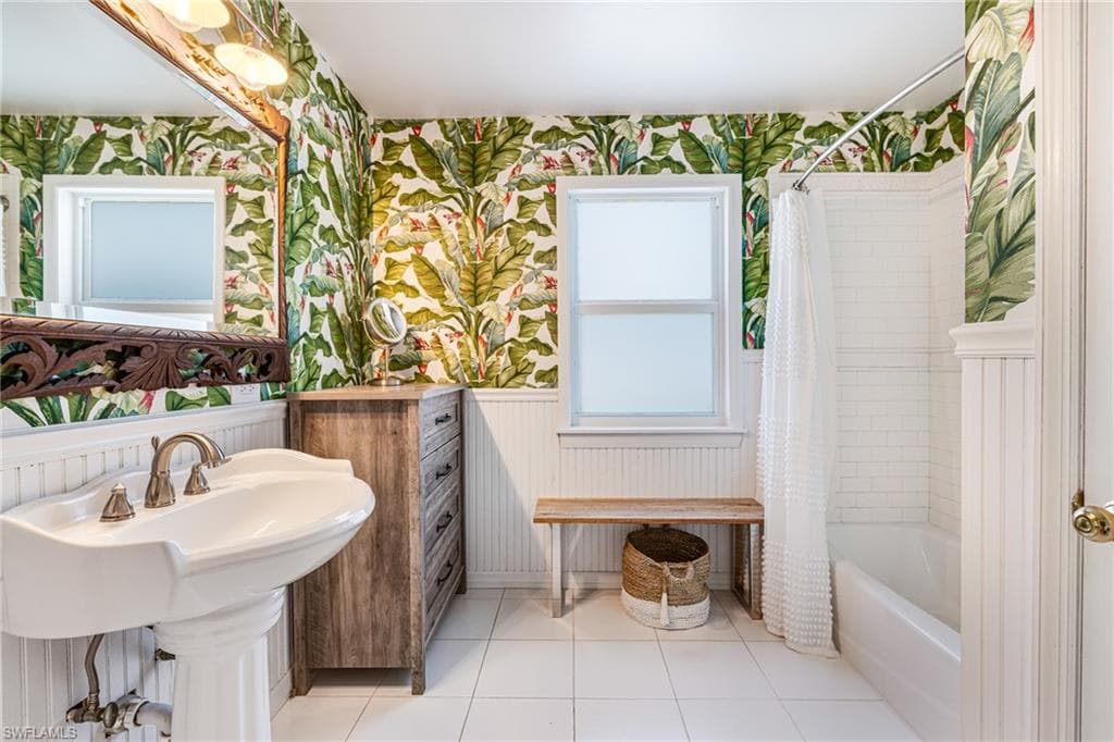 20520 Pine Tree LN, ESTERO FL 33928-14