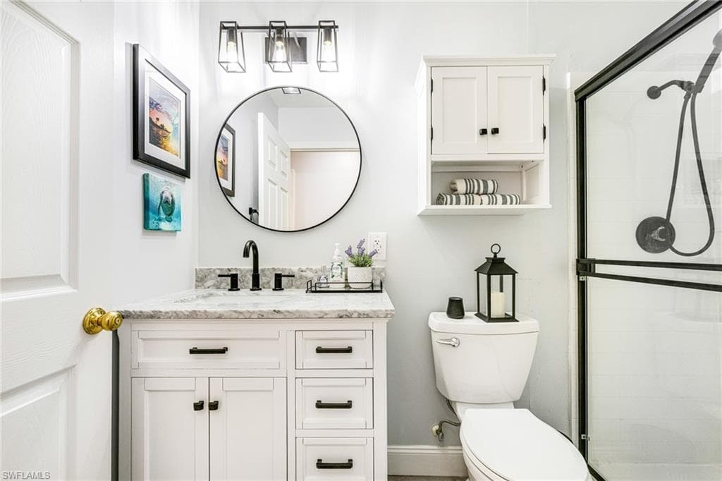 20520 Pine Tree LN, ESTERO FL 33928-18