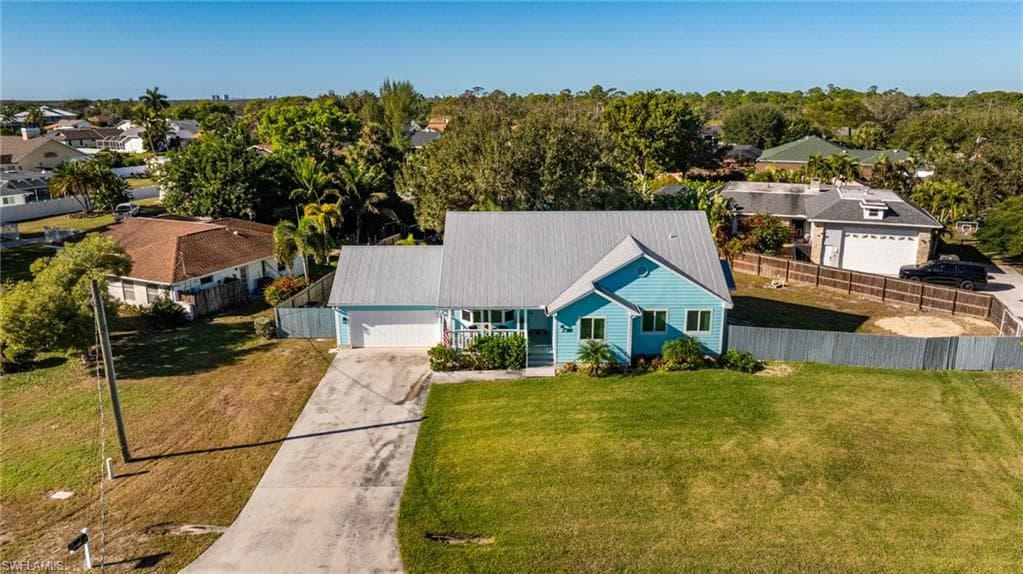 20520 Pine Tree LN, ESTERO FL 33928-28