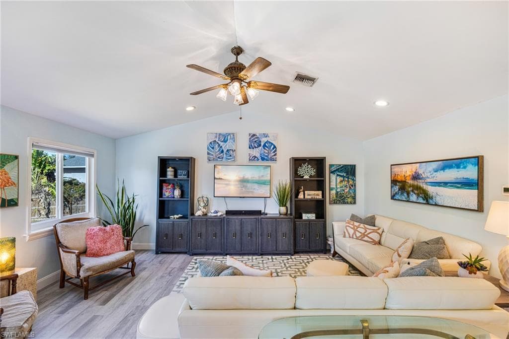 20520 Pine Tree LN, ESTERO FL 33928-3