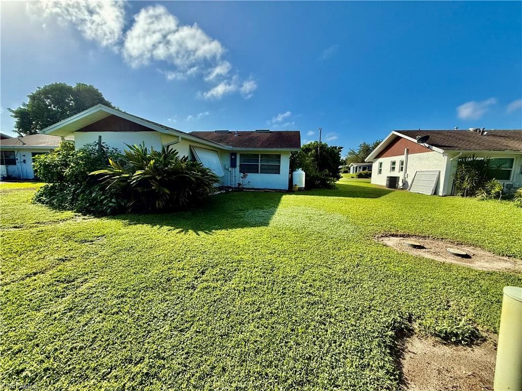 9 Palm BLVD, LEHIGH ACRES FL 33936-21