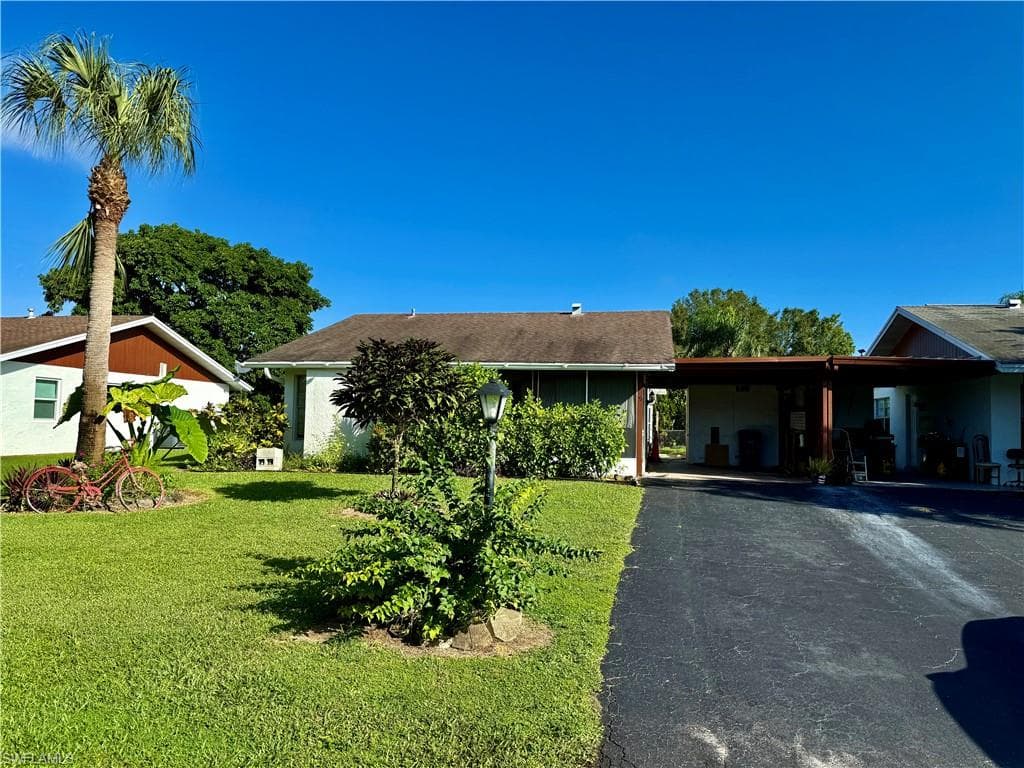 9 Palm BLVD, LEHIGH ACRES FL 33936-1