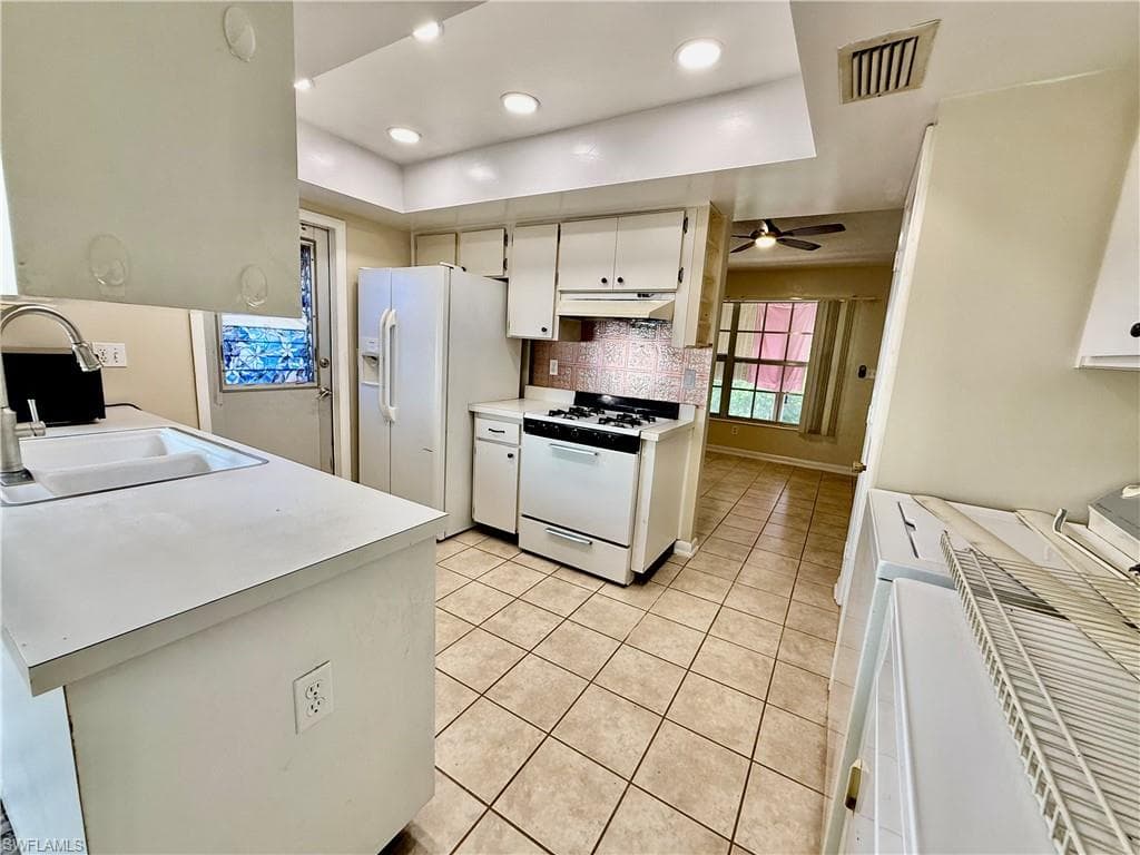 9 Palm BLVD, LEHIGH ACRES FL 33936-10