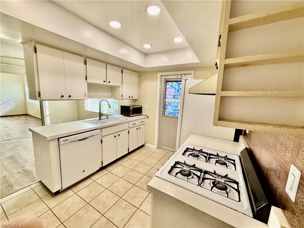 9 Palm BLVD, LEHIGH ACRES FL 33936-5