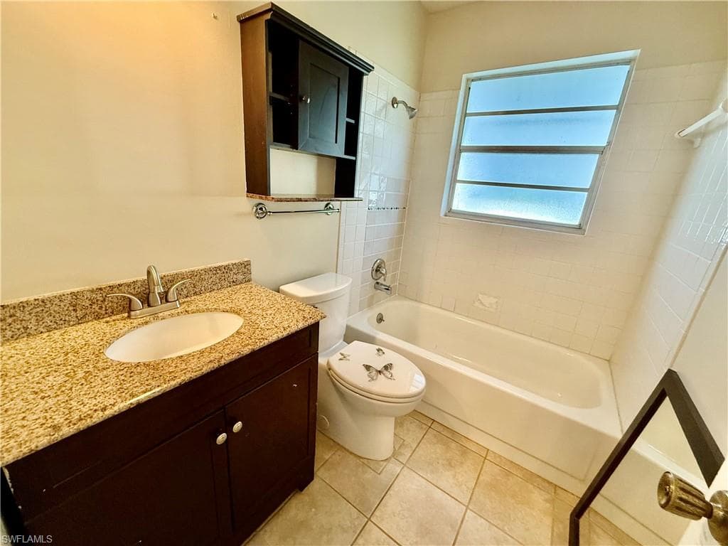 9 Palm BLVD, LEHIGH ACRES FL 33936-18