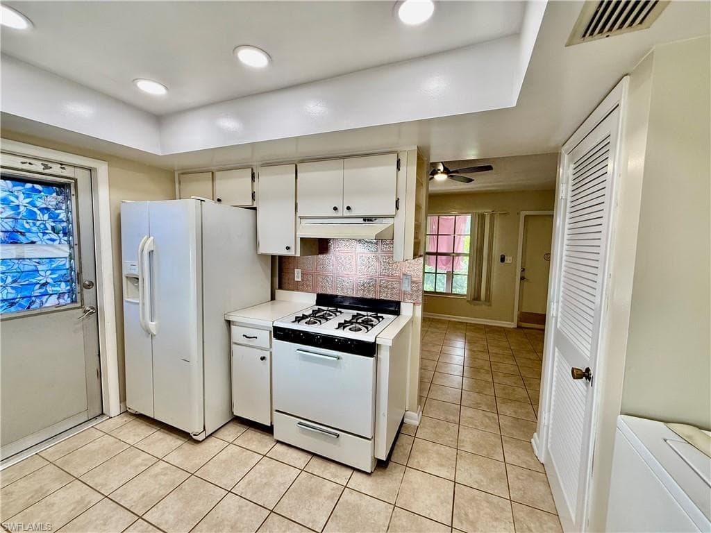 9 Palm BLVD, LEHIGH ACRES FL 33936-6