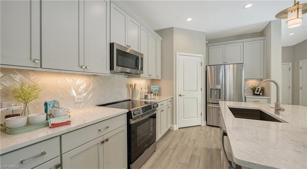 5125 Draco CIR, NAPLES FL 34120-15