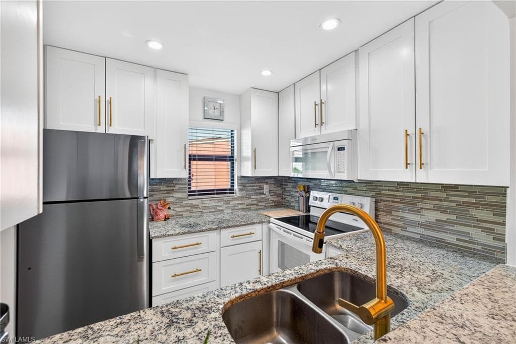 801 River Point DR # 203A, NAPLES FL 34102-9