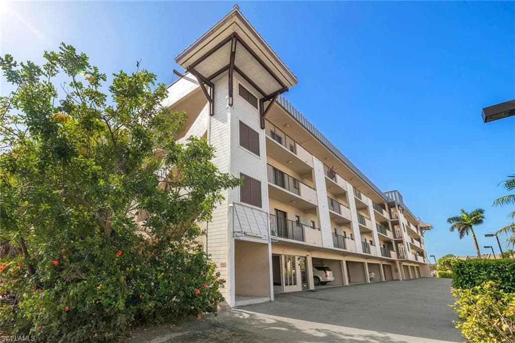 801 River Point DR # 203A, NAPLES FL 34102-3