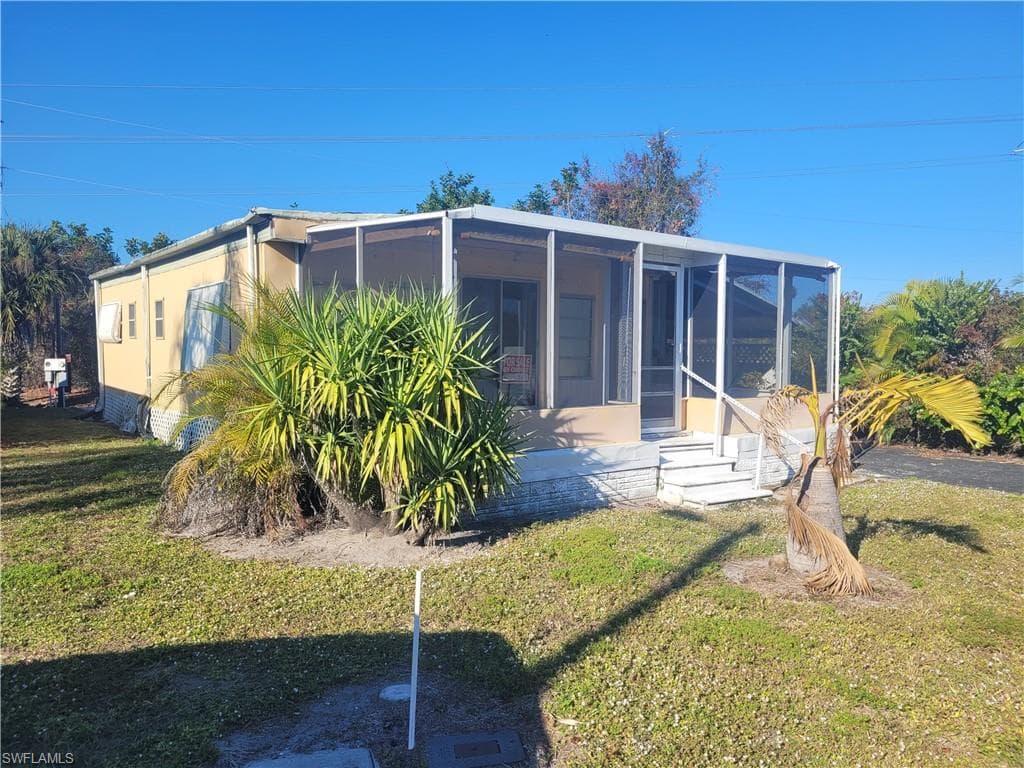 265 Fireball LN, NORTH FORT MYERS FL 33917-1