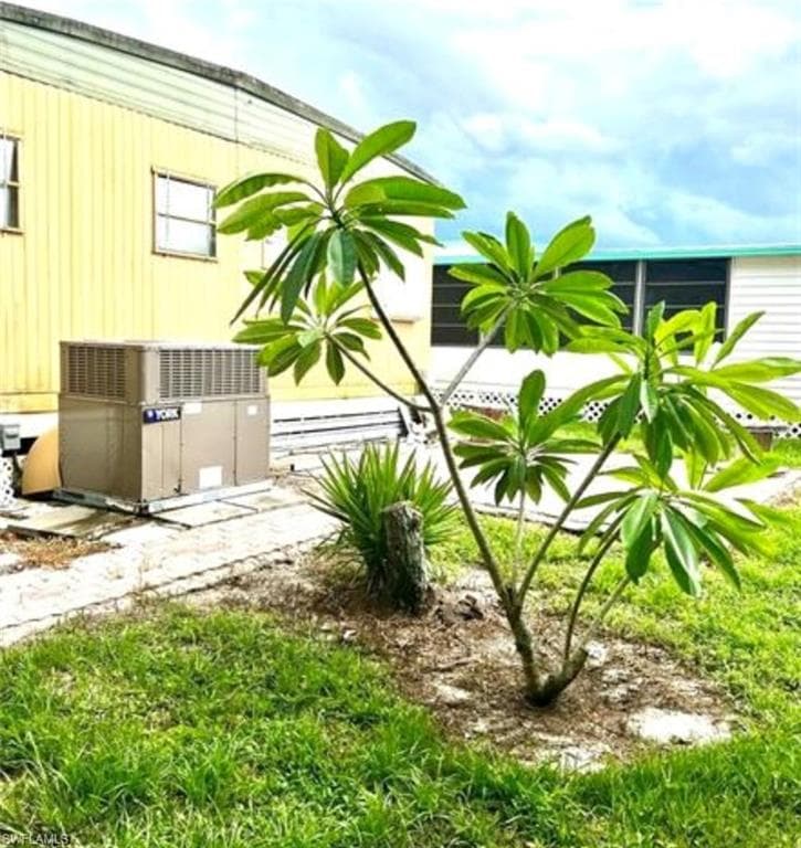 265 Fireball LN, NORTH FORT MYERS FL 33917-4