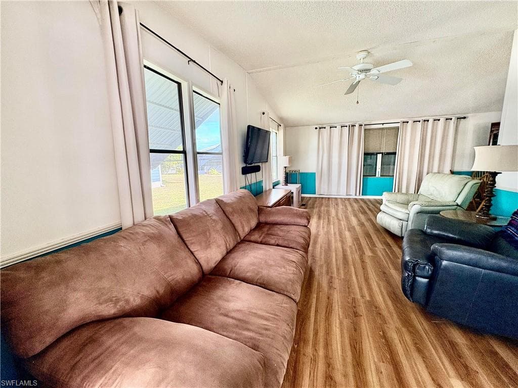 3142 Linwood DR, NORTH FORT MYERS FL 33917-8