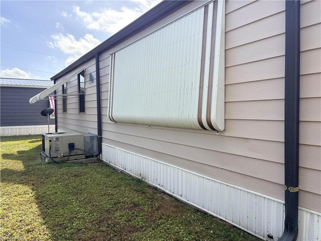 3142 Linwood DR, NORTH FORT MYERS FL 33917-29