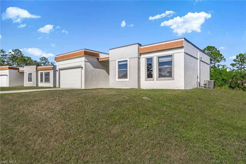 128 Viewpoint DR, LEHIGH ACRES FL 33972-5