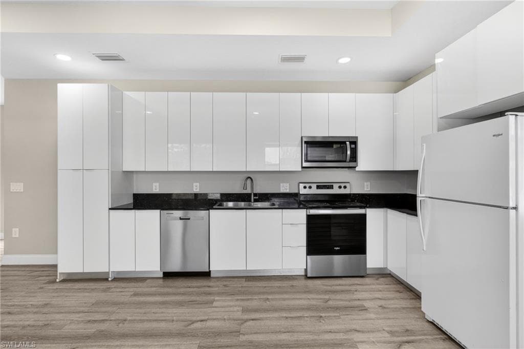 128 Viewpoint DR, LEHIGH ACRES FL 33972-12