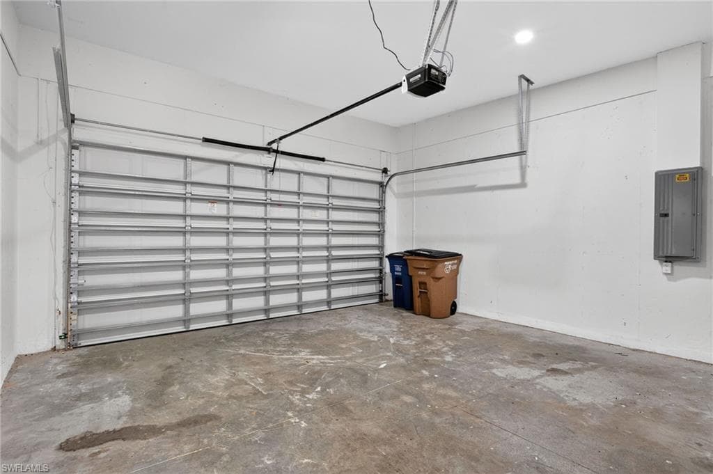 128 Viewpoint DR, LEHIGH ACRES FL 33972-31