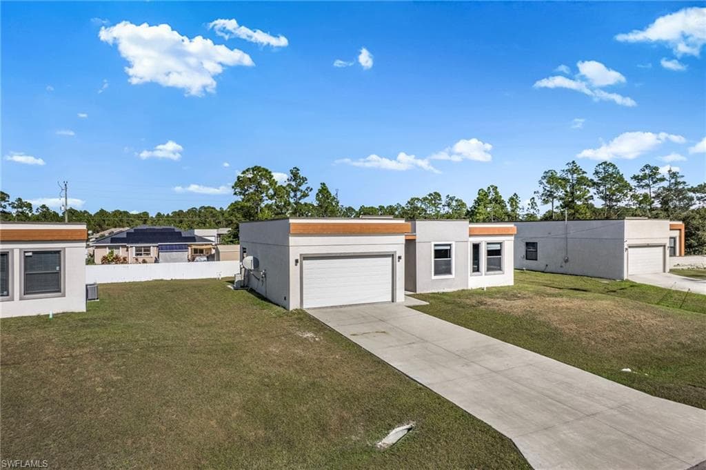 128 Viewpoint DR, LEHIGH ACRES FL 33972-4