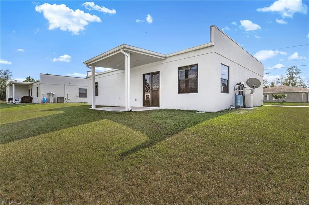 128 Viewpoint DR, LEHIGH ACRES FL 33972-32