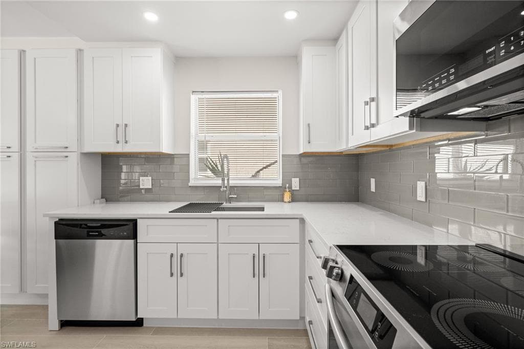 1549 Sandpiper ST # 83, NAPLES FL 34102-10