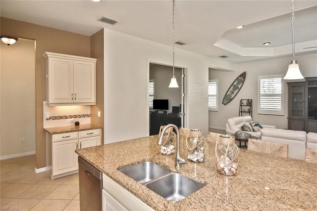 13586 Starwood LN-11