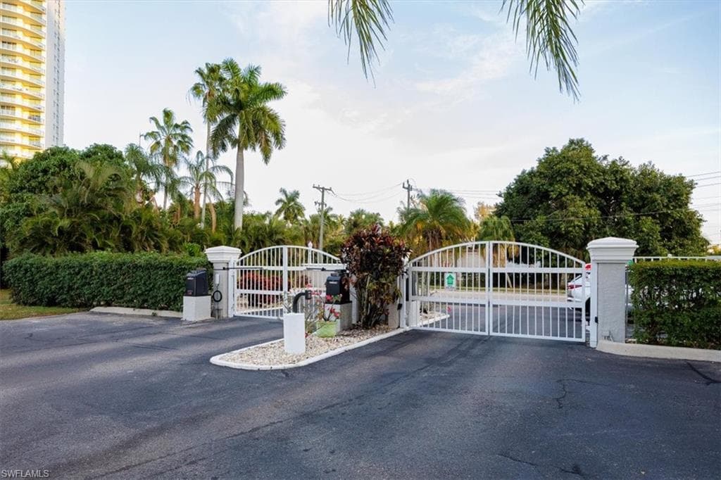 2885 Palm Beach BLVD # 308, FORT MYERS FL 33916-29