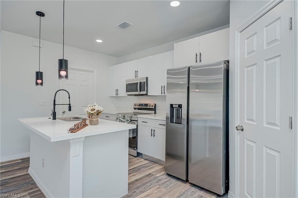 164 Thornton AVE S, LEHIGH ACRES FL 33974-9
