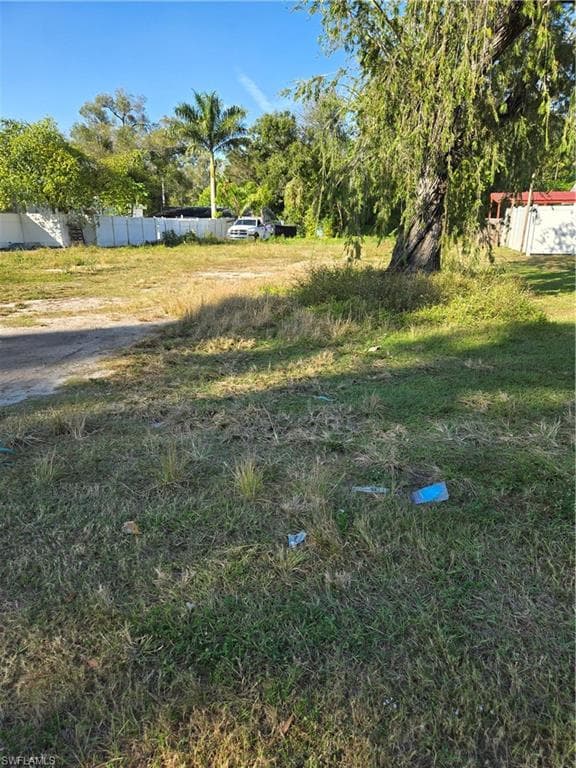 1311 Laurel DR, NORTH FORT MYERS FL 33917-2