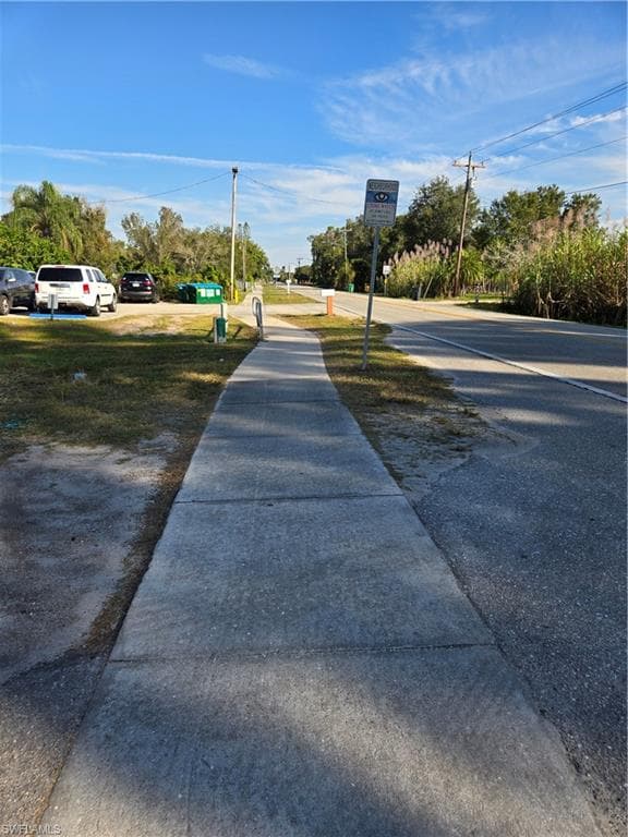 1311 Laurel DR, NORTH FORT MYERS FL 33917-9