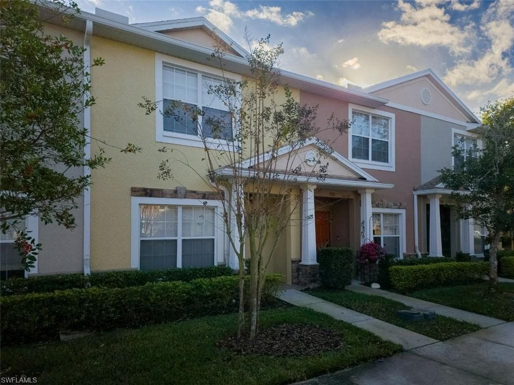 1044 Sleepy Oak DR, ZEPHYRHILLS FL 33543-1