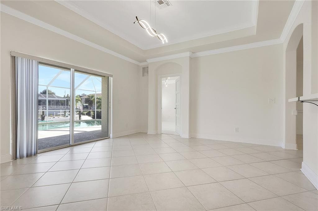 2082 E Tobago CIR, FORT MYERS FL 33905-16