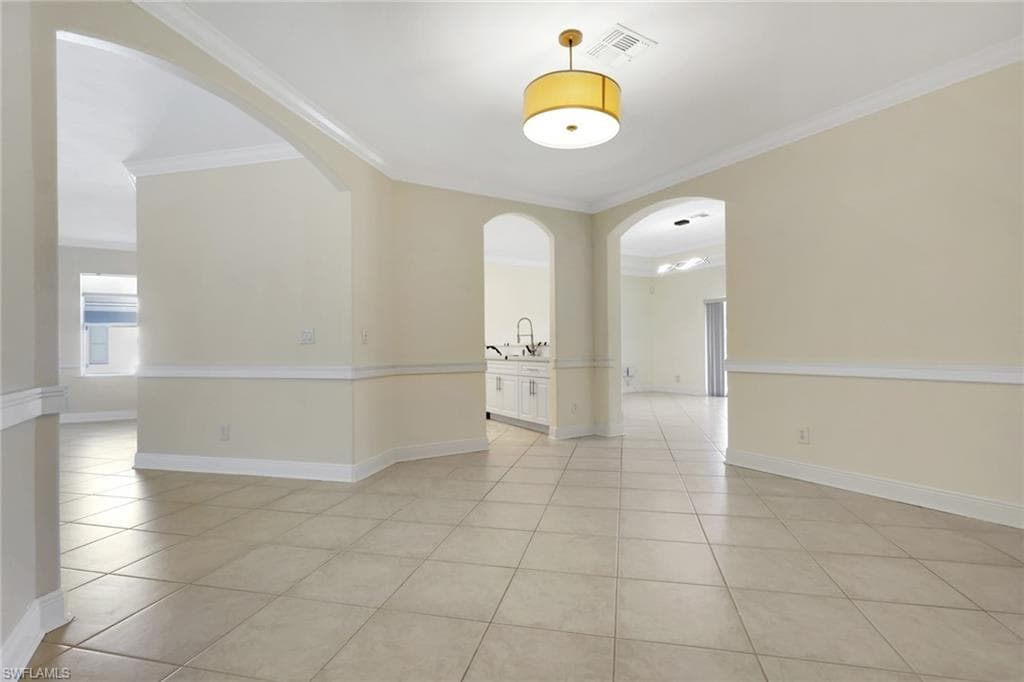 2082 E Tobago CIR, FORT MYERS FL 33905-9