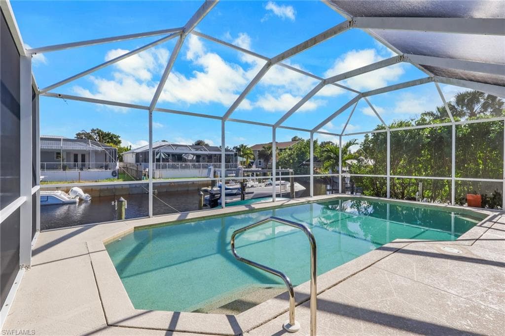 2082 E Tobago CIR, FORT MYERS FL 33905-30