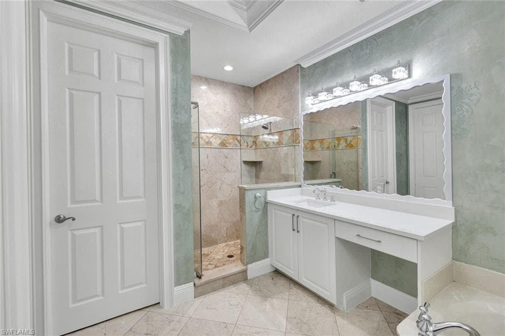 1345 Mariposa CIR # 5204, NAPLES FL 34105-28