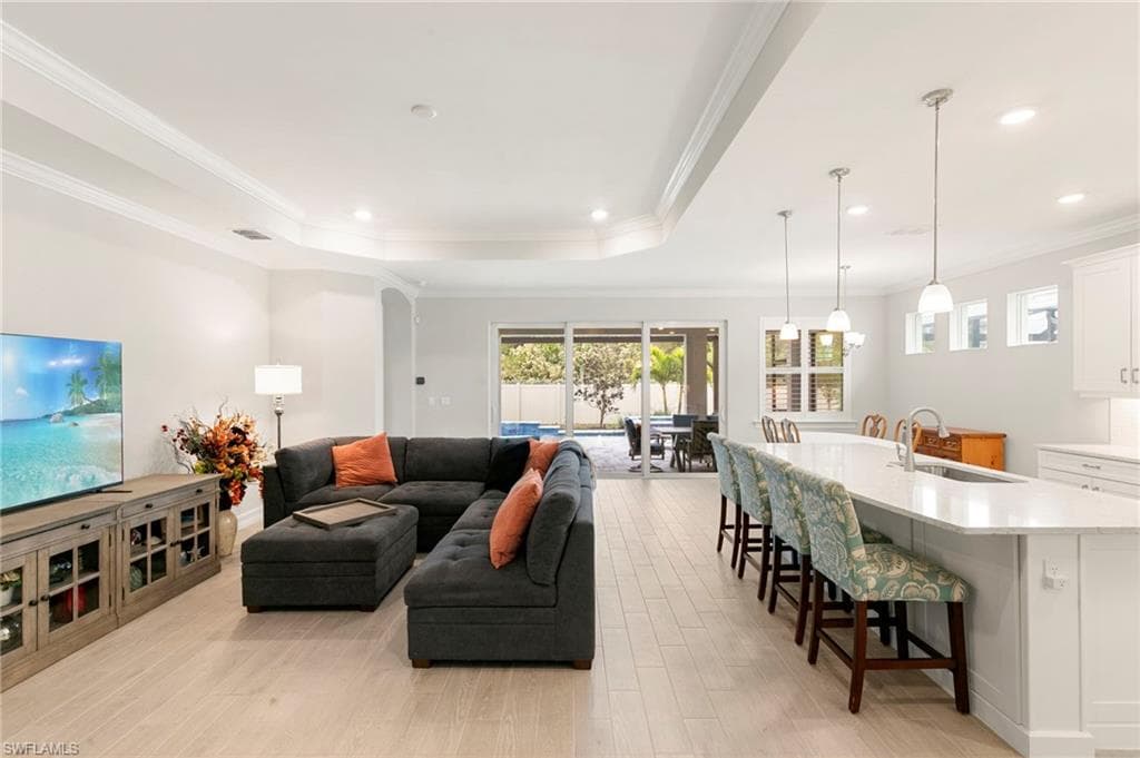 387 Grace Bay LN, NAPLES FL 34114-1