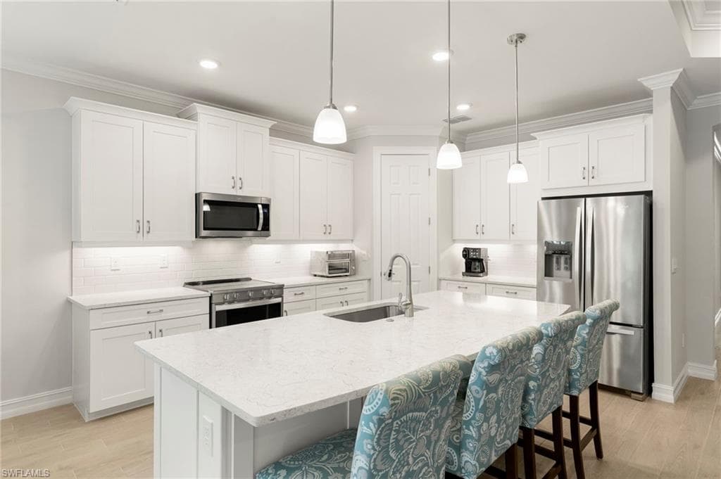 387 Grace Bay LN, NAPLES FL 34114-6