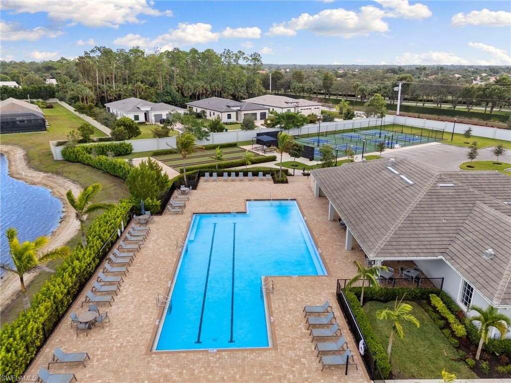 387 Grace Bay LN, NAPLES FL 34114-35