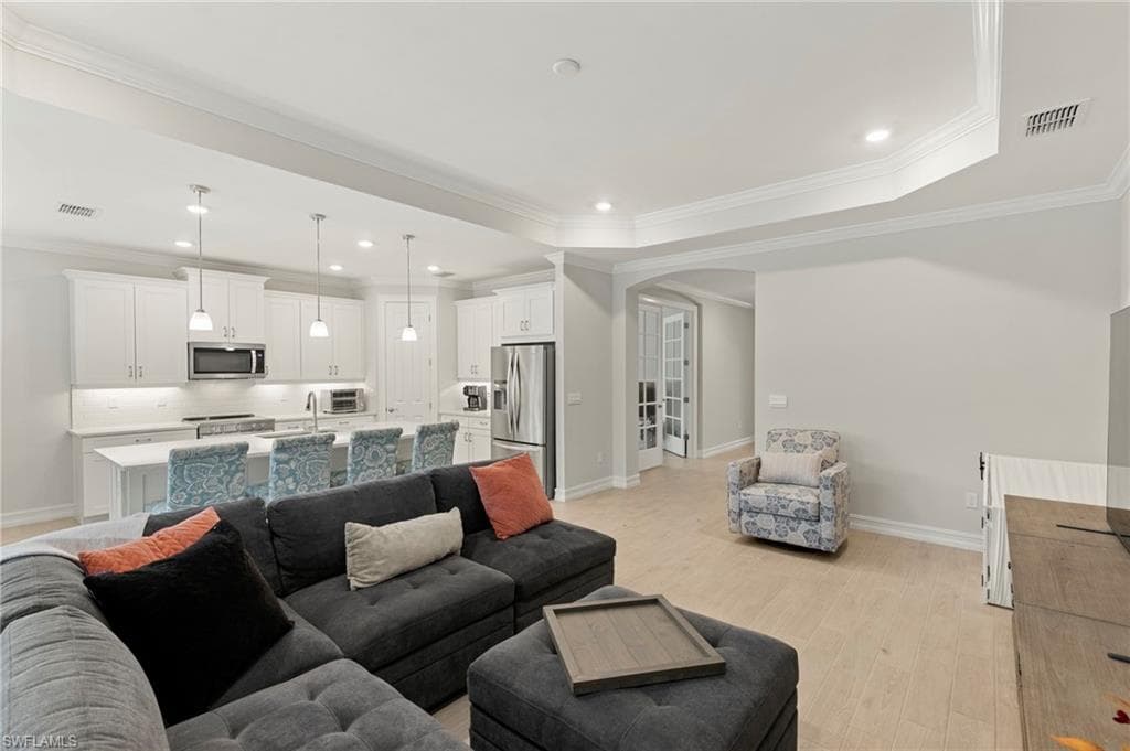 387 Grace Bay LN, NAPLES FL 34114-4